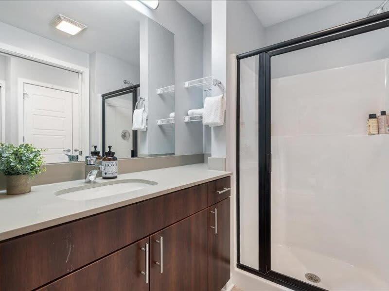 Cozysuites Boutique Sdo, Lawrenceville Apartment